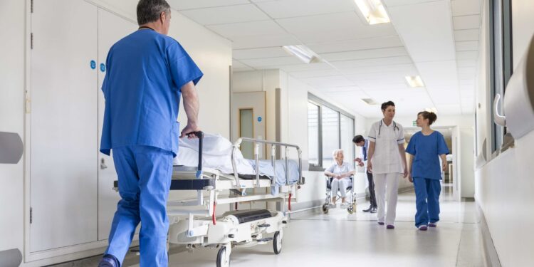 Sanità privata, Cgil e Fp diffidano Aiop Campania dopo il blocca dei ricoveri: “Revoca entro 24 ore o scatteranno denunce penali per interruzione di pubblico servizio”